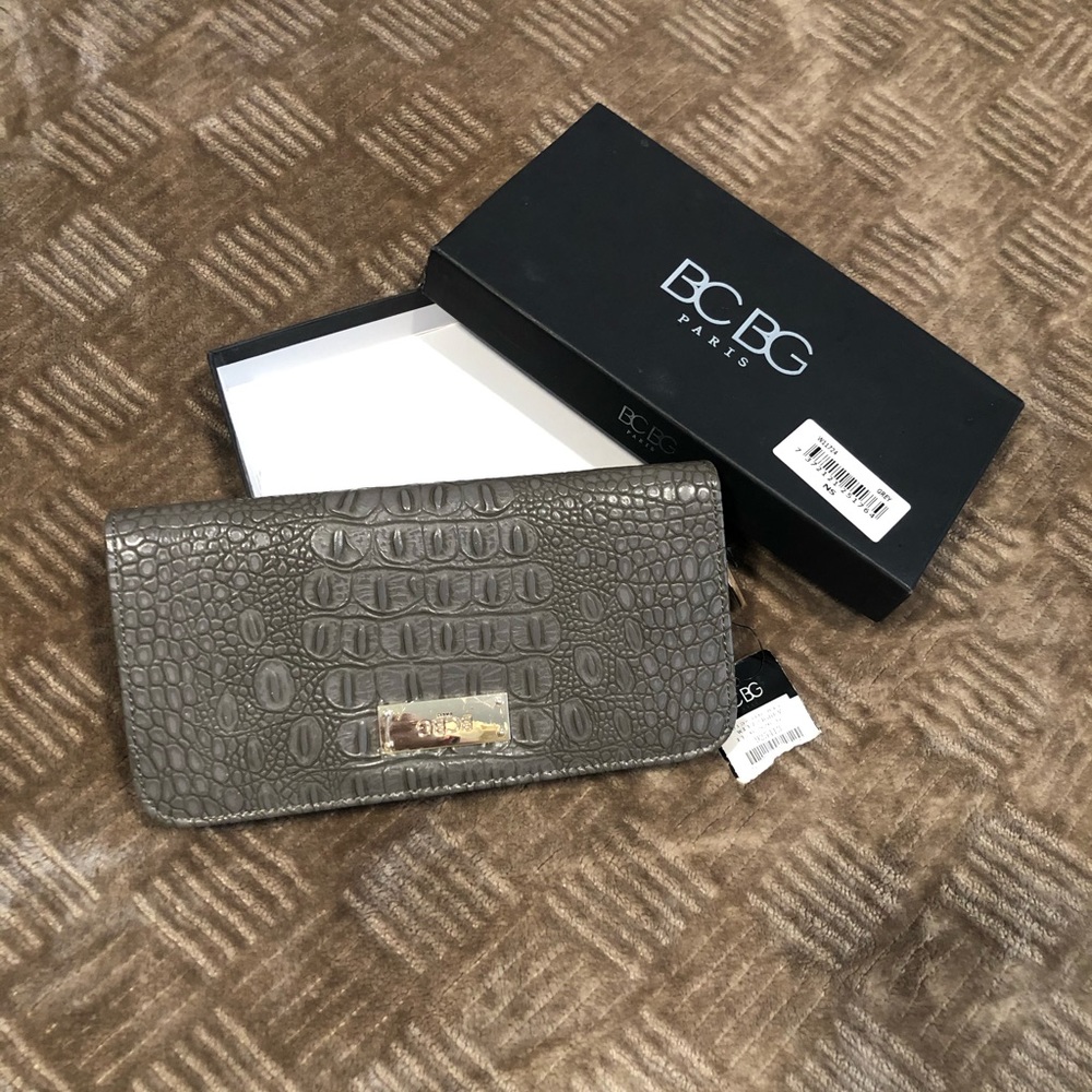 BCBG Paris wallet